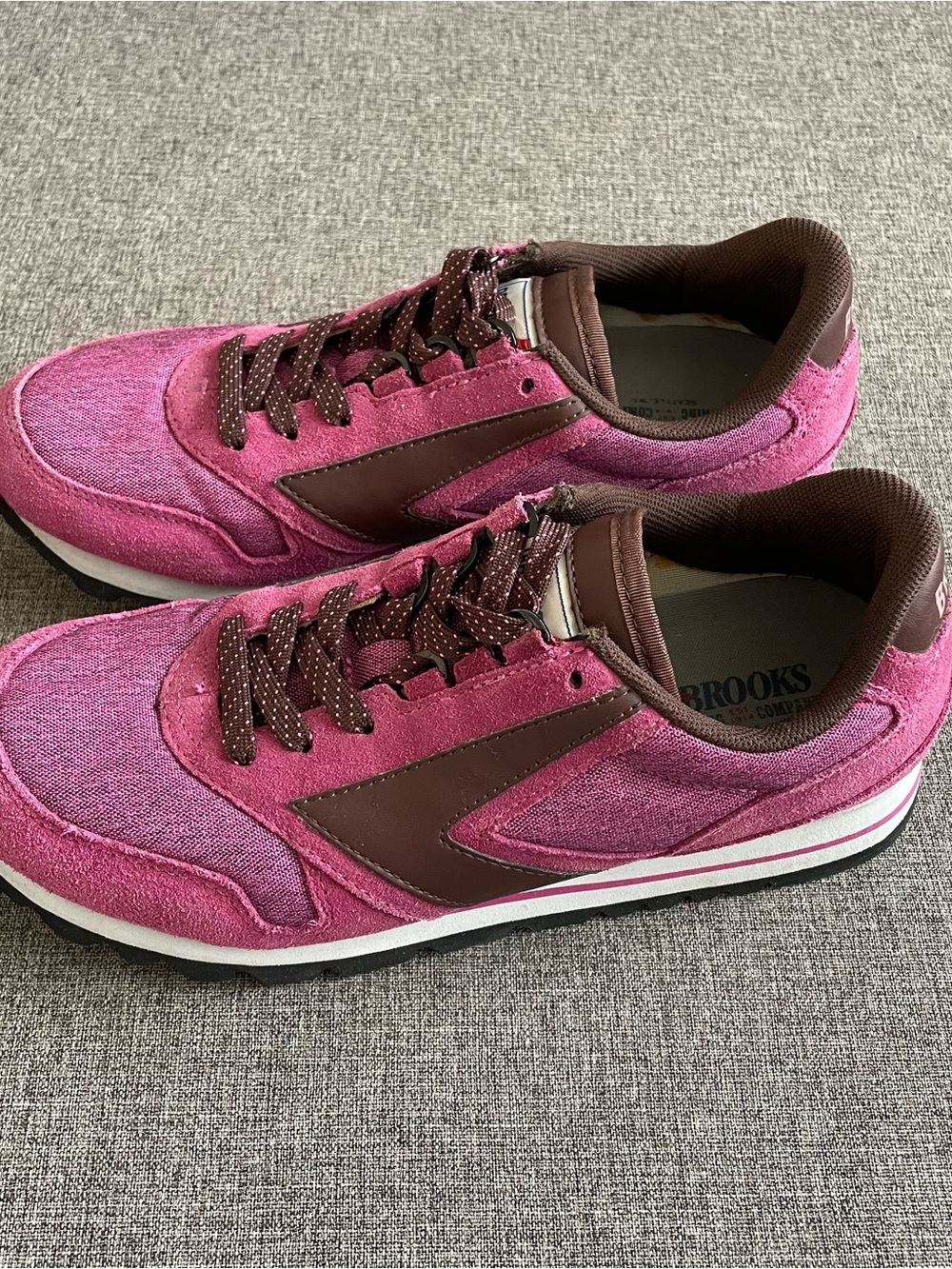 Brooks Fuchsia and Brown Retro Casual Sneakers